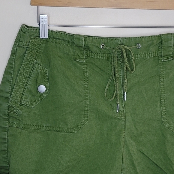 Loft | Casual Green Shorts with Drawstring Waist. - Picture 2 of 4